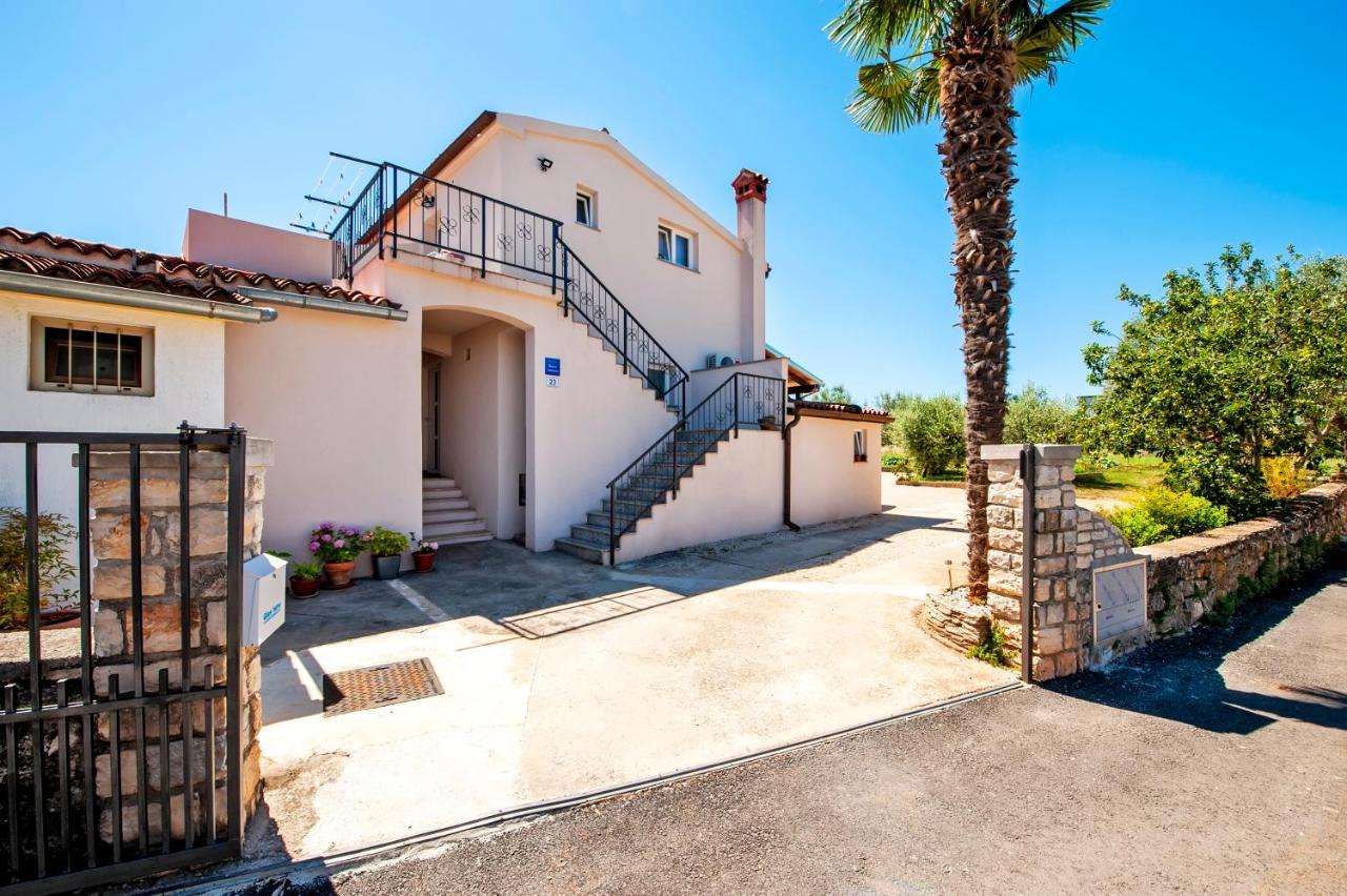 Apartment Miral Ровиньско село Экстерьер фото